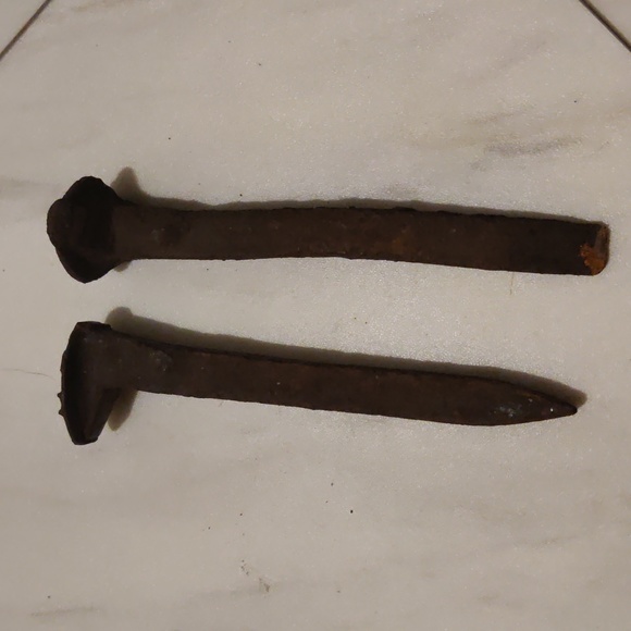1928 Iron rail road spikes - Picture 2 of 4